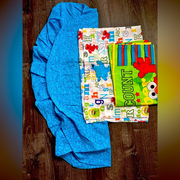Sesame Street Elmo Crib Sheet Set - Picture 1 of 2